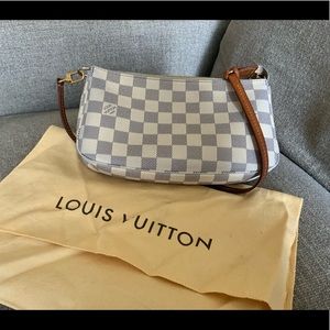 Louis Vuitton pochette